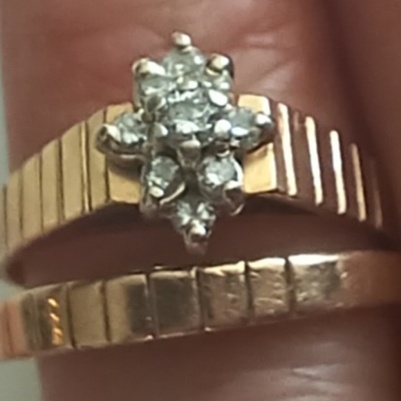 Gold Wedding ring set for his & her's - Picture 3 of 16